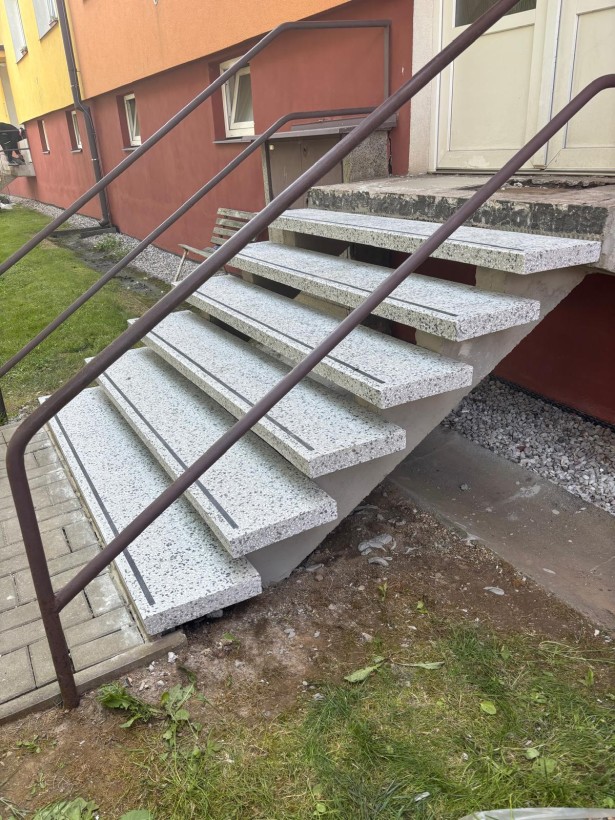 Rekonstrukce vchodů – bytové domy (foto 2)